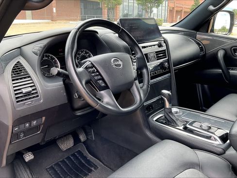 Used 2023 Nissan Armada SL w/ Midnight Edition Package AWD/4WD image 2