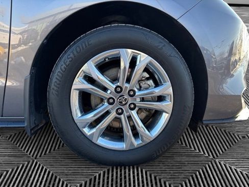 Used 2021 Toyota Sienna Platinum image 32