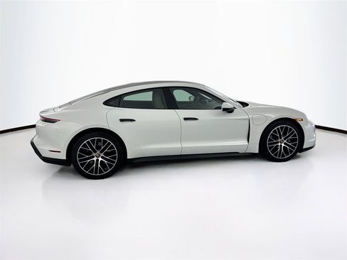 Used 2022 Porsche Taycan image 4