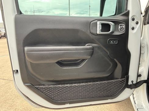 Used 2022 Jeep Gladiator Sport image 13