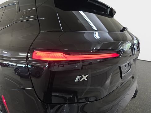 Certified 2024 BMW iX xDrive50 w/ Sport Package AWD/4WD image 33