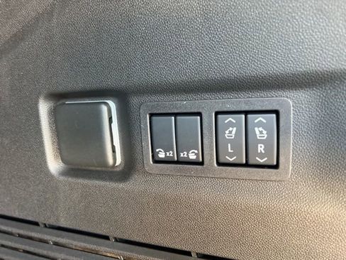 New 2025 Chevrolet Suburban High Country image 18