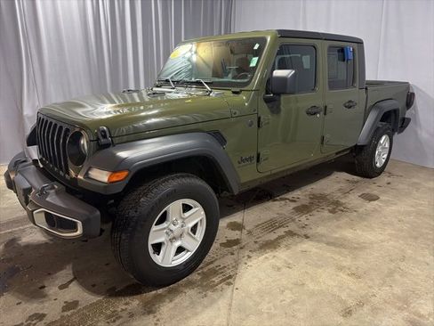 Used 2023 Jeep Gladiator Sport image 3