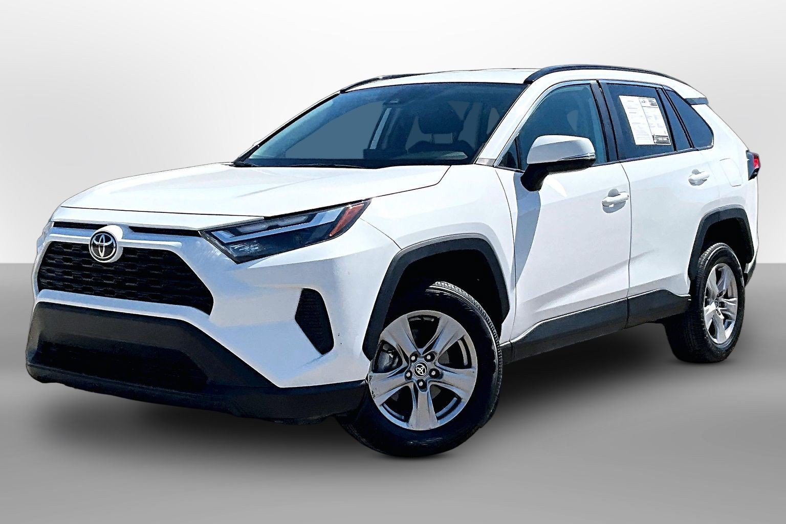 Used 2025 Toyota RAV4 XLE FWD image 13