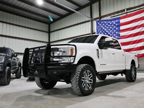 Used 2019 Ford F250 Lariat w/ Lariat Ultimate Package AWD/4WD image 3