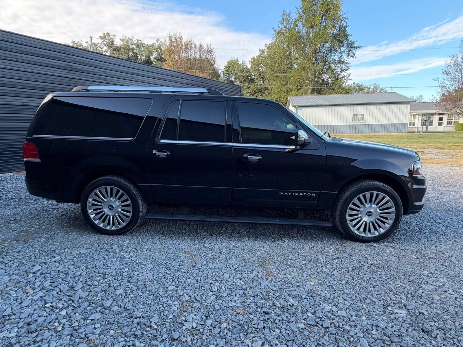 Used 2017 Lincoln Navigator L Reserve AWD/4WD image 4