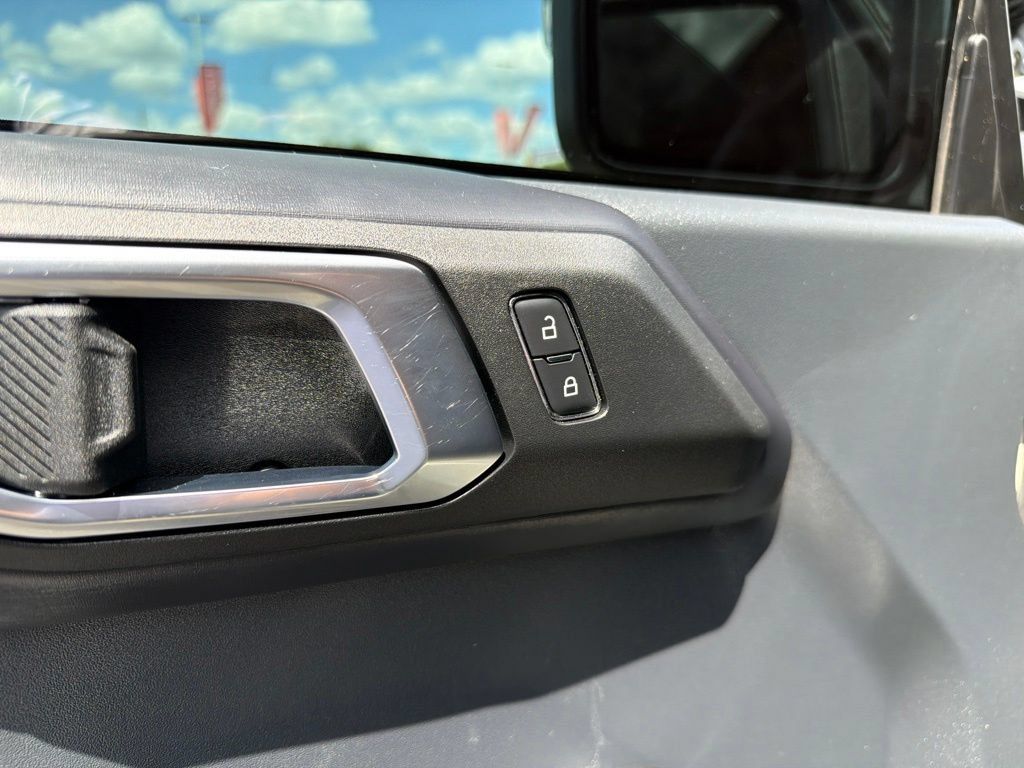 Used 2025 Ford Bronco Outer Banks AWD/4WD image 14