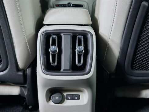 New 2026 Volvo XC40 B5 Ultra w/ Climate Package AWD/4WD image 23