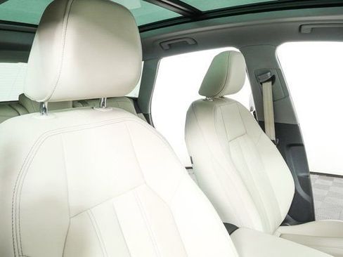 Used 2025 Audi Q5 Premium w/ Convenience Package image 23