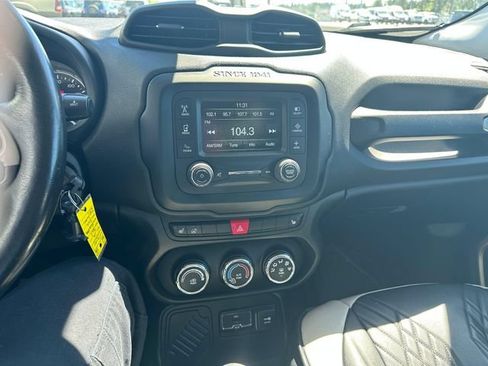 Used 2016 Jeep Renegade Latitude w/ Cold Weather Group FWD image 15