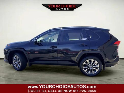 Used 2019 Toyota RAV4 XLE AWD/4WD image 2