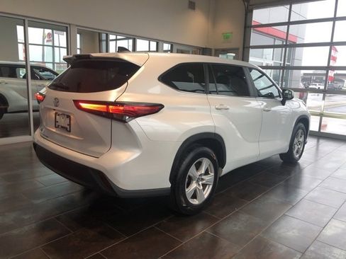 Used 2023 Toyota Highlander L image 5