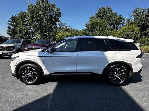 Certified 2024 Lincoln Nautilus Premier AWD/4WD image 8