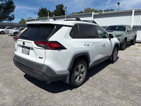 Used 2021 Toyota RAV4 XLE w/ Convenience Package image 3
