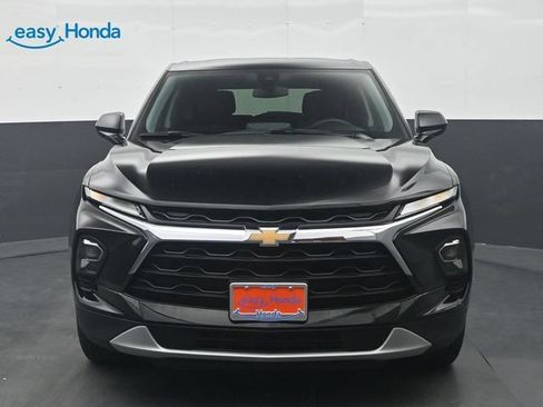 Used 2025 Chevrolet Blazer LT FWD image 2