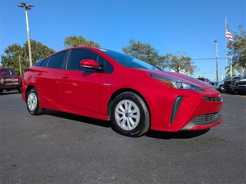 Used 2019 Toyota Prius LE image 2