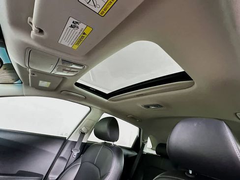 Used 2022 Kia Niro EX Premium image 34