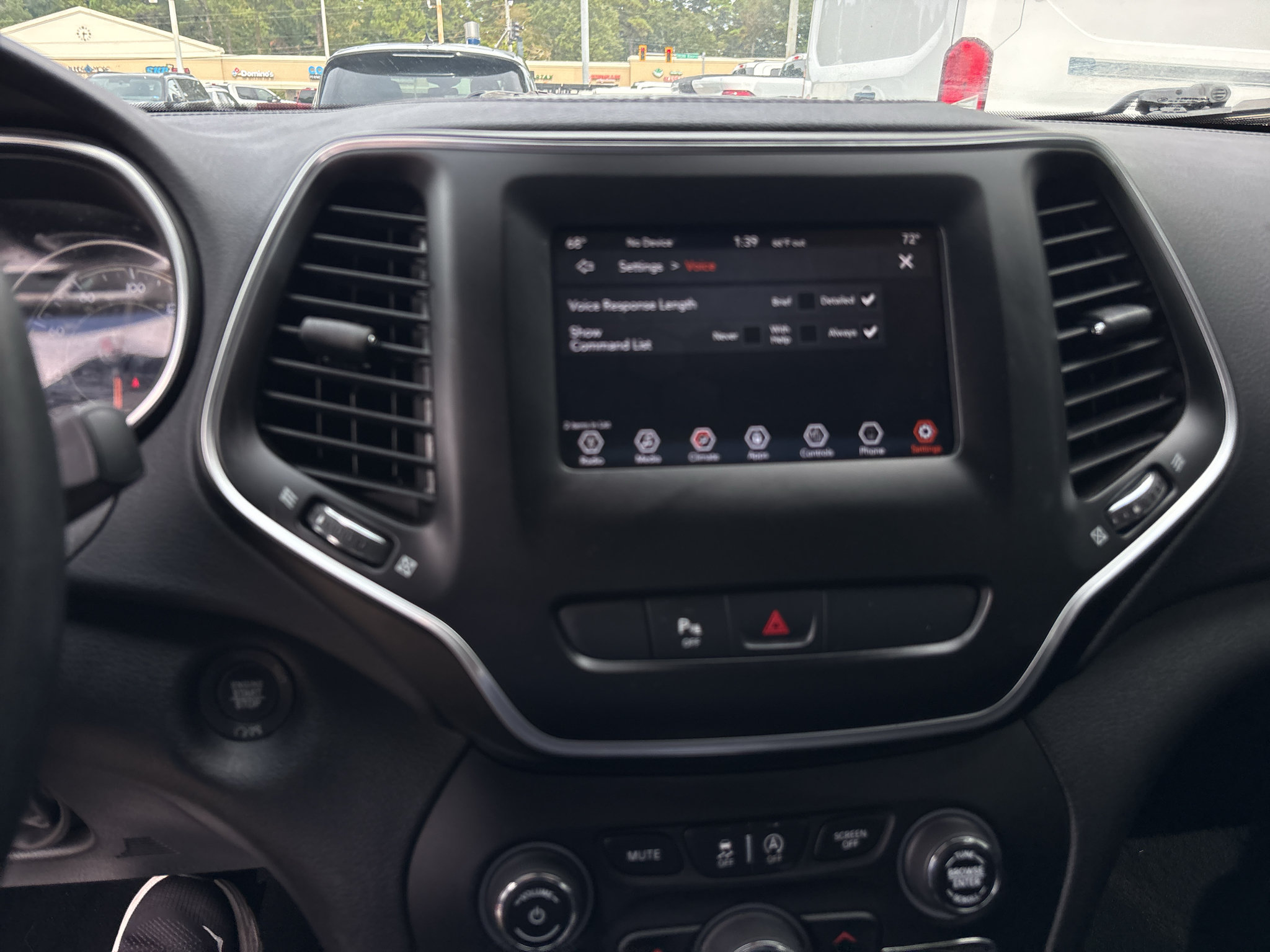 Used 2019 Jeep Cherokee Latitude Plus w/ Comfort/Convenience Group FWD image 13