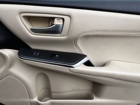 Used 2017 Toyota Camry XLE image 39