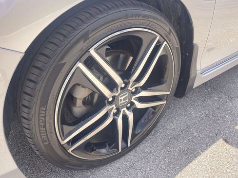 Used 2017 Honda Accord Sport image 2