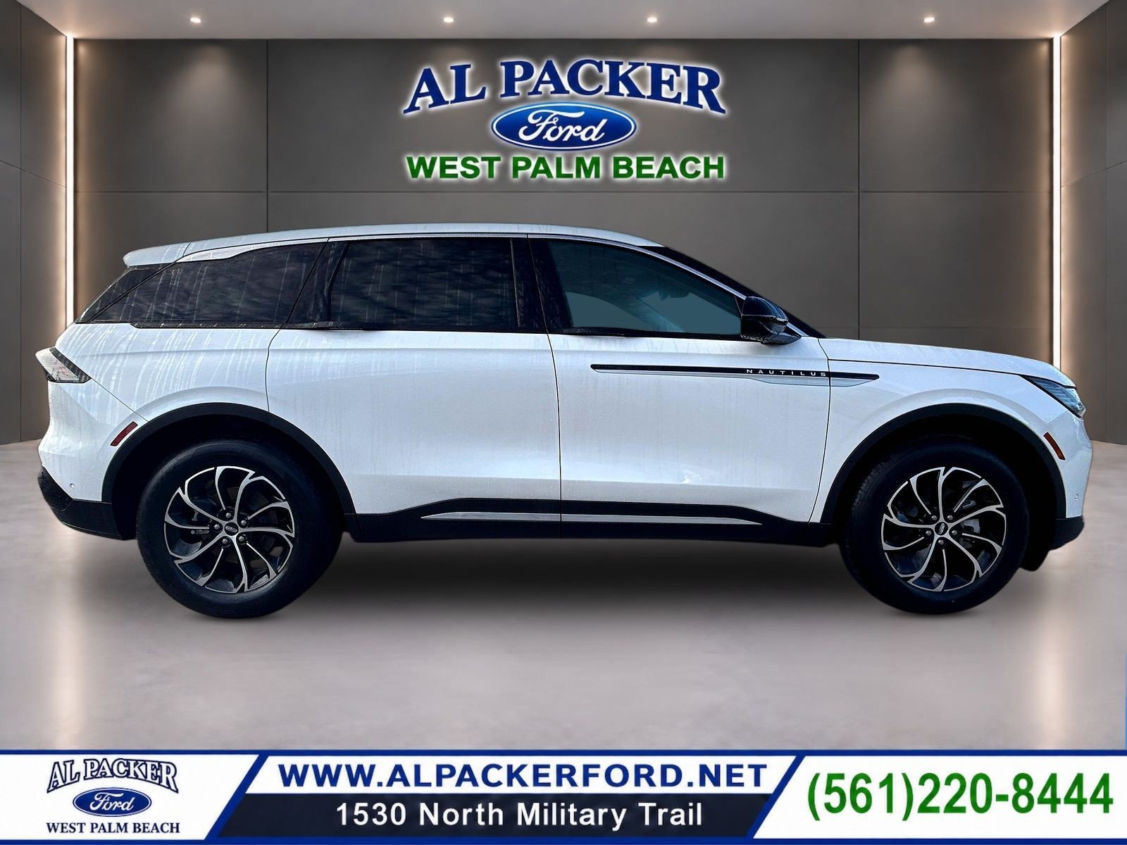Used 2024 Lincoln Nautilus Premier AWD/4WD image 4