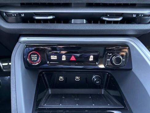 New 2025 Audi SQ5 Prestige image 18