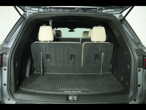 Used 2023 Chevrolet Traverse LS image 11
