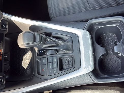 Used 2020 Toyota RAV4 LE w/ Carpet Mat Package AWD/4WD image 18