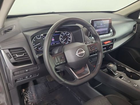 Used 2025 Nissan Rogue SV FWD image 12