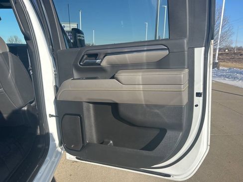 Used 2024 Chevrolet Silverado 2500 ZR2 w/ Technology Package image 15