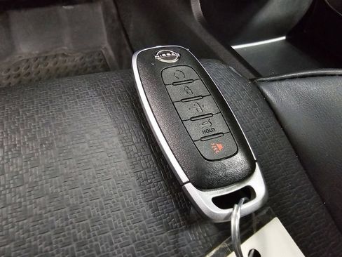 Used 2024 Nissan Rogue SV w/ SV Premium Package FWD image 33