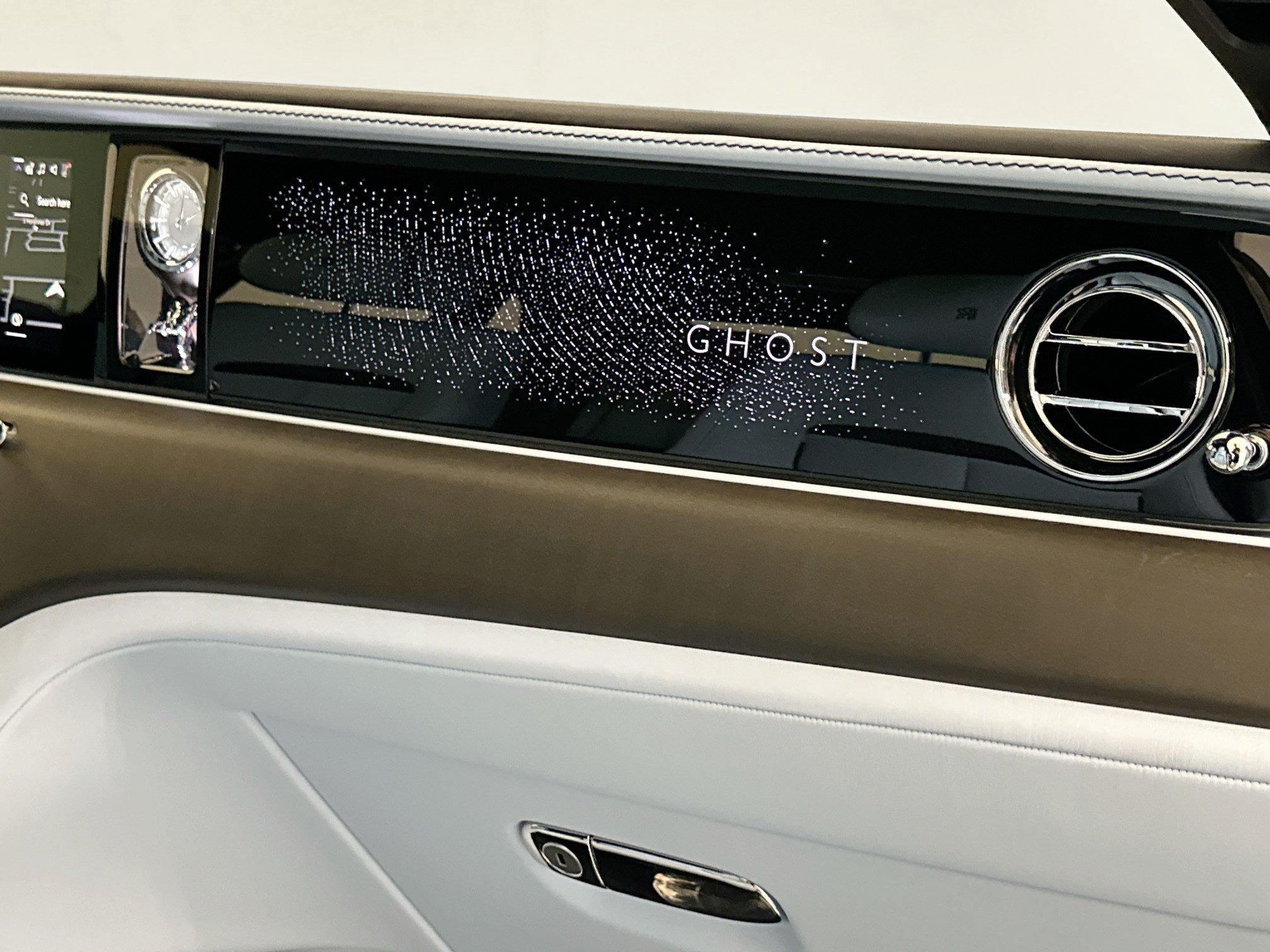 New 2027 Rolls-Royce Ghost AWD/4WD image 28
