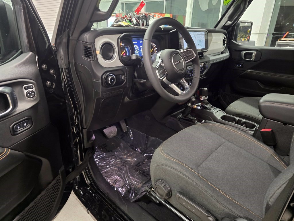 Used 2026 Jeep Wrangler Unlimited Sahara AWD/4WD image 14
