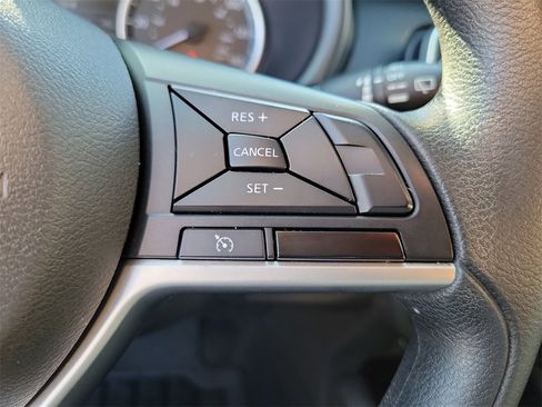 Used 2022 Nissan Kicks S image 6