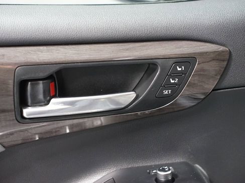 Used 2023 Toyota Highlander Limited image 34