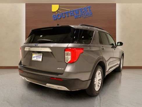 Used 2024 Ford Explorer XLT w/ Equipment Group 202A image 4