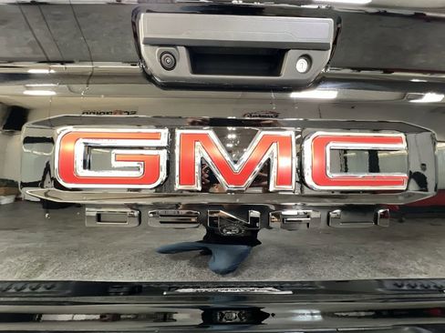 New 2025 GMC Canyon Denali w/ LPO, Denali Black Edition image 32