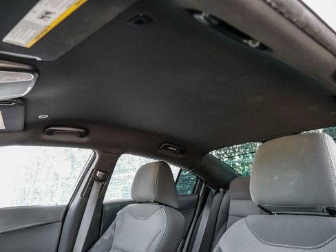 Used 2018 Dodge Charger SXT image 36