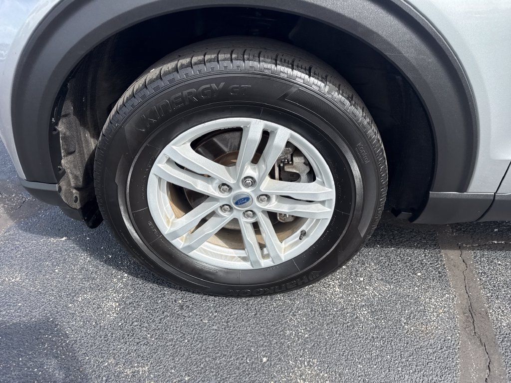 Used 2024 Ford Explorer XLT w/ Equipment Group 202A AWD/4WD image 25