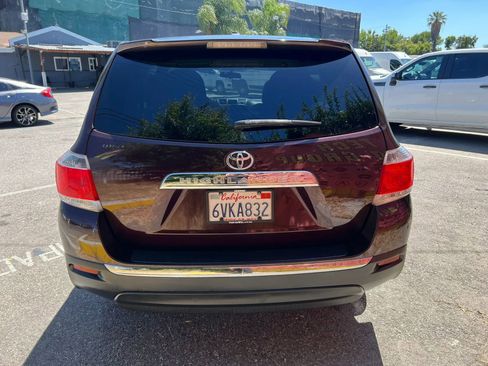 Used 2012 Toyota Highlander FWD image 5