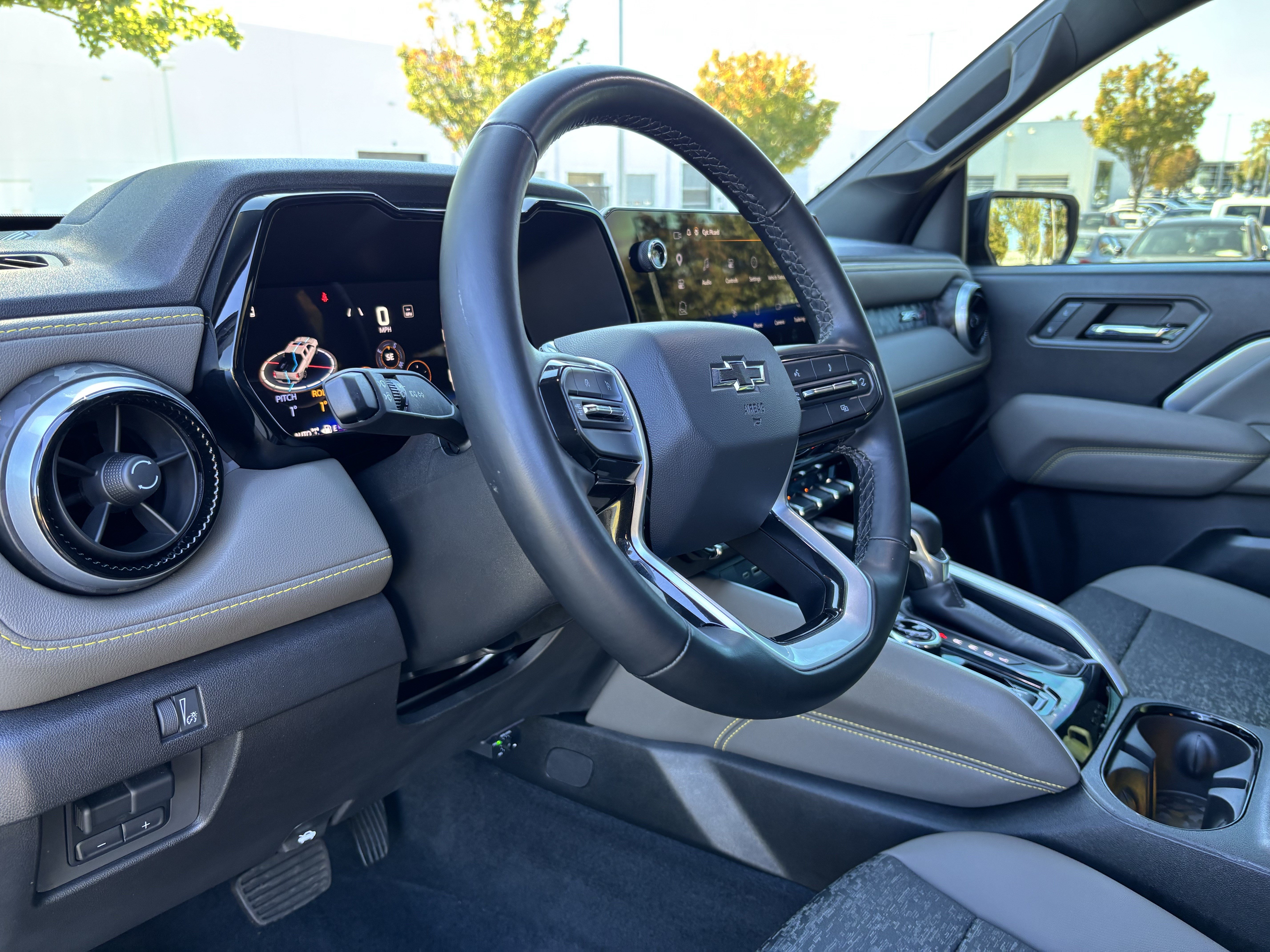 Used 2024 Chevrolet Colorado ZR2 w/ Technology Package AWD/4WD image 16
