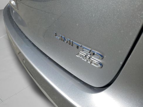 Used 2021 Chrysler Pacifica Limited AWD/4WD image 28