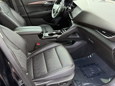 Used 2023 Buick Envision Avenir image 10