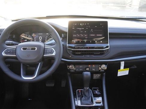 New 2026 Jeep Compass Latitude image 16