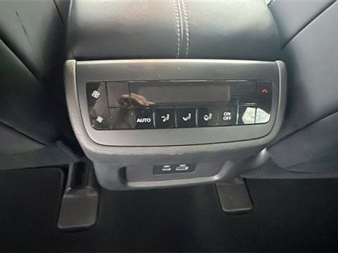 Used 2022 Nissan Pathfinder SL w/ SL Black Package image 17