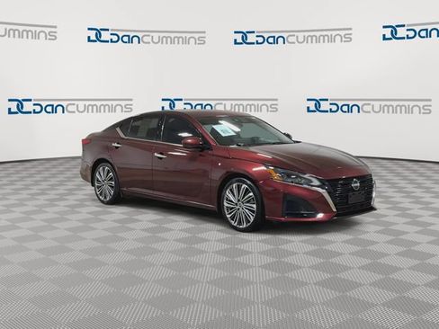 Used 2024 Nissan Altima 2.5 SL FWD image 2