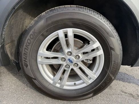 Used 2023 Ford Explorer XLT w/ Equipment Group 202A image 9