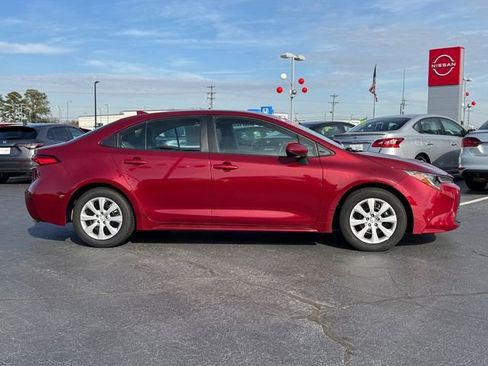 Used 2024 Toyota Corolla LE image 2