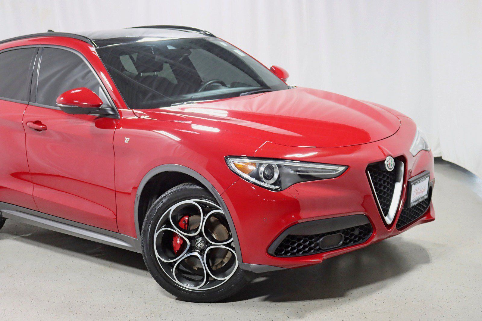 Used 2022 Alfa Romeo Stelvio Ti AWD/4WD image 2