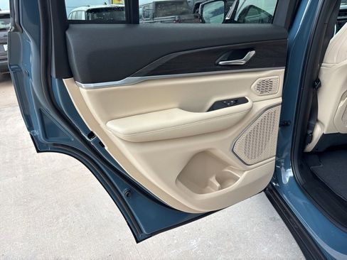 New 2026 Jeep Grand Cherokee Limited AWD/4WD image 17